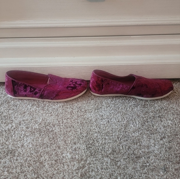 Toms - Picture 2 of 7